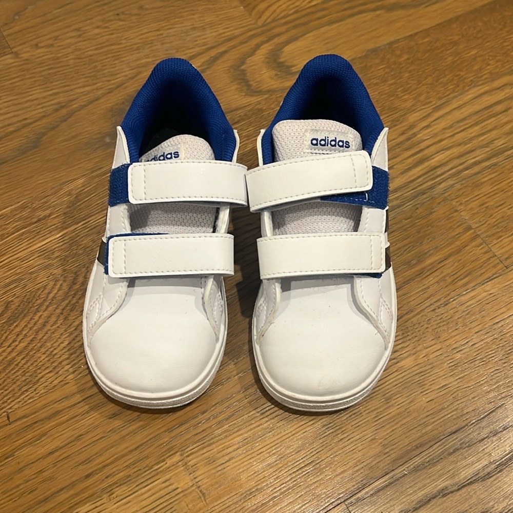 Toddler Adidas grand court sneakers, worn only once size 8